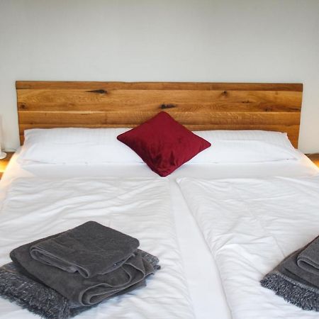 Kontraste Hotel Neumünster Buitenkant foto