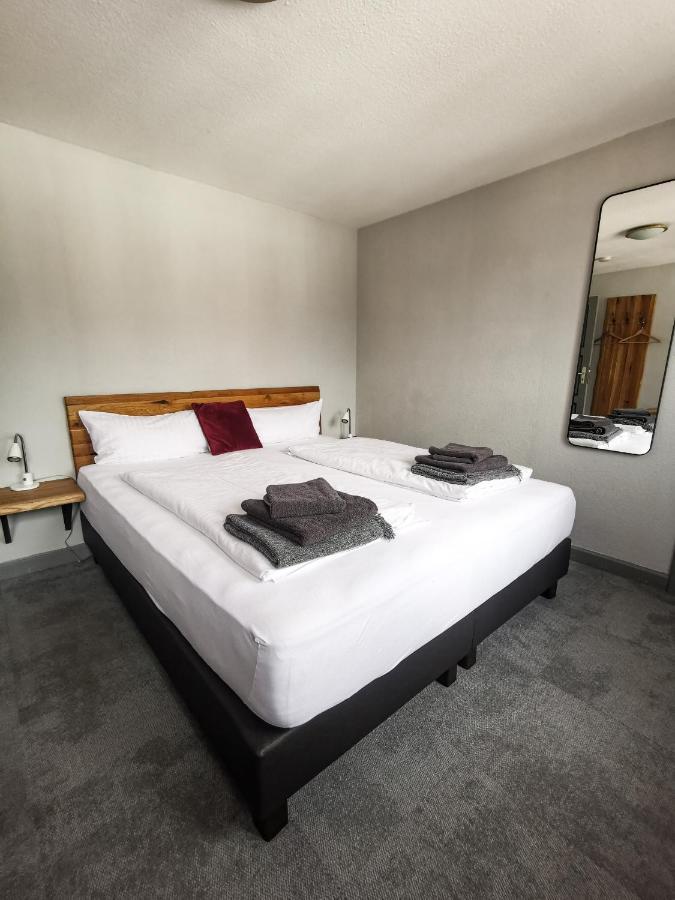 Kontraste Hotel Neumünster Buitenkant foto