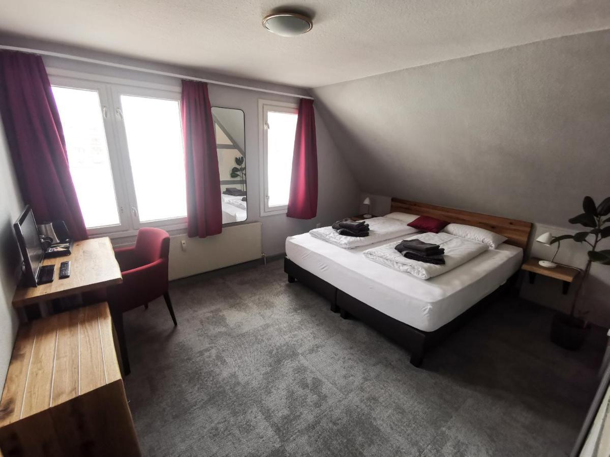Kontraste Hotel Neumünster Buitenkant foto