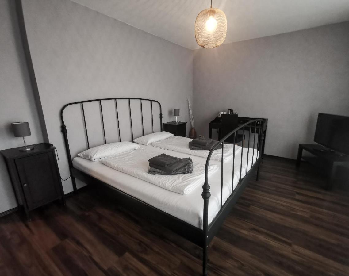 Kontraste Hotel Neumünster Buitenkant foto